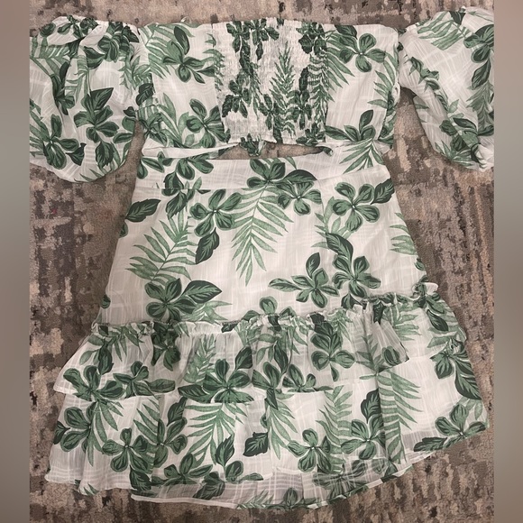 This Vanilla Sky two piece set Top is Size M & Skirt Size M New with Tags. - Picture 2 of 4